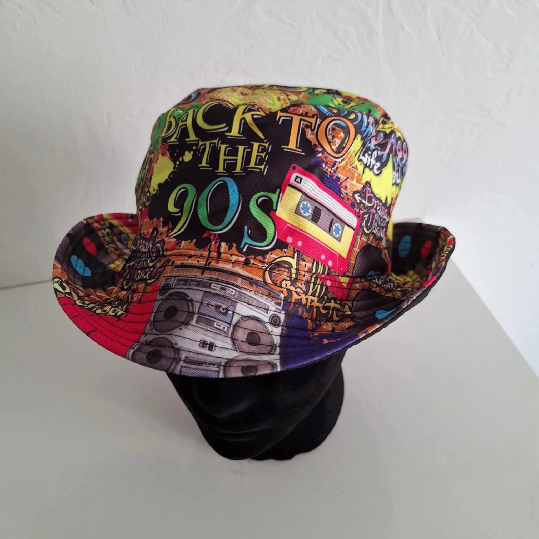 Bob 90: Reviva os anos 90 com este boina icônico e colorido – photo 7